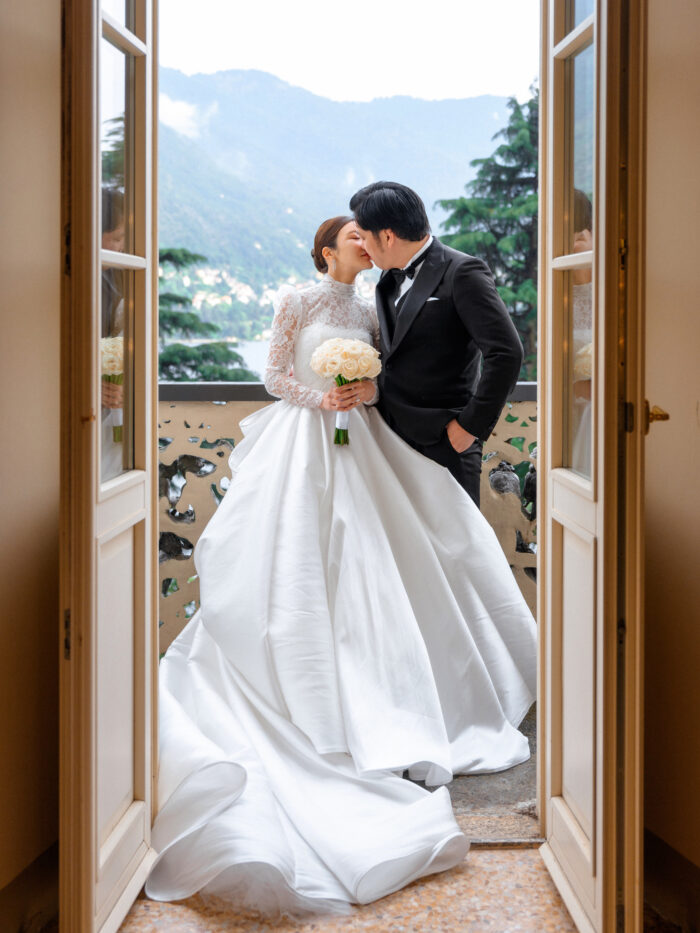 lake como wedding photographer candid moment