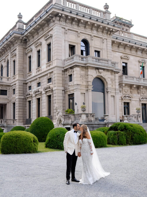 romantic hug wedding italy couple