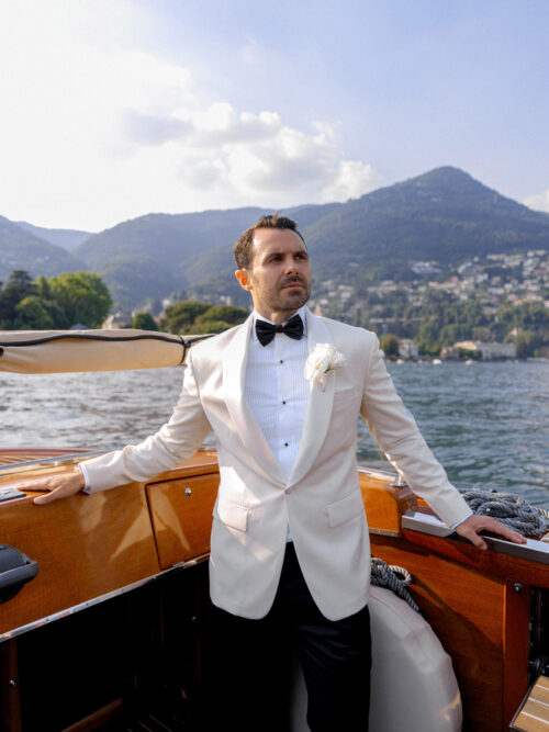 lake como wedding photographer romantic kiss
